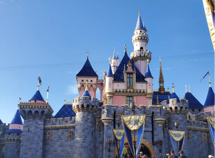 迪士尼世界度假村将临时解雇4.3万员工