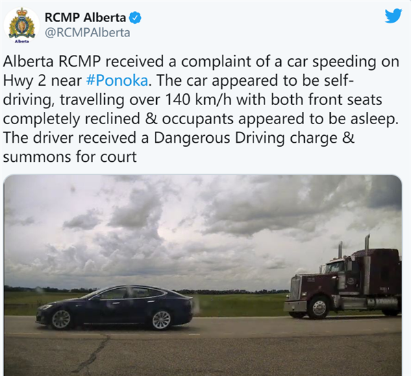 加拿大男子在自动驾驶特斯拉车内睡觉 见到警灯后自动加速至150km/h